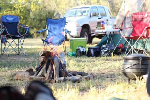 camping-chairs-and-fire
