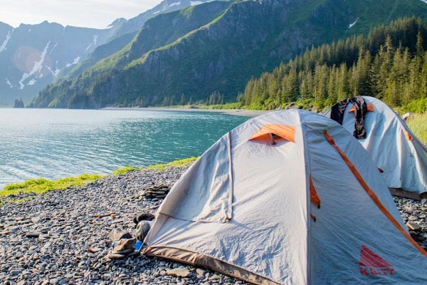 camping-by-lake