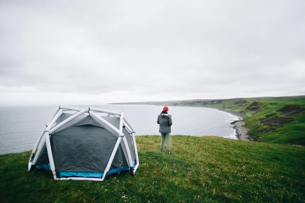 camping-by-lake
