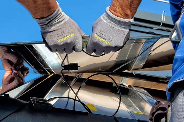 solar-panel-installing