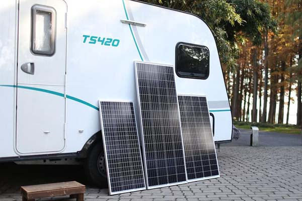 solar-panels-and-rv