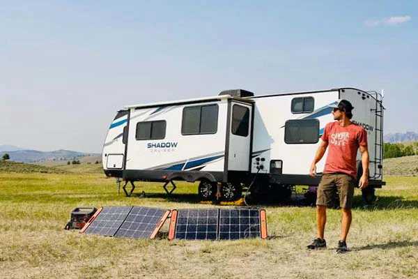 solar-panels-beside-rv