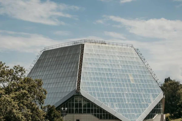 transparent-solar-panels-in-building