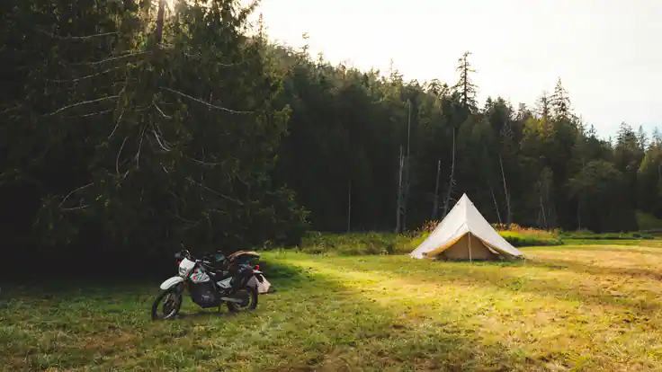 Qu’est-ce que le motocamping ?